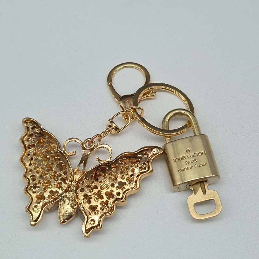 Authentic Louis Vuitton Gold Lock & Key ✨ Bag Charm Unbranded Butterfly Keychain - Picture 3 of 9